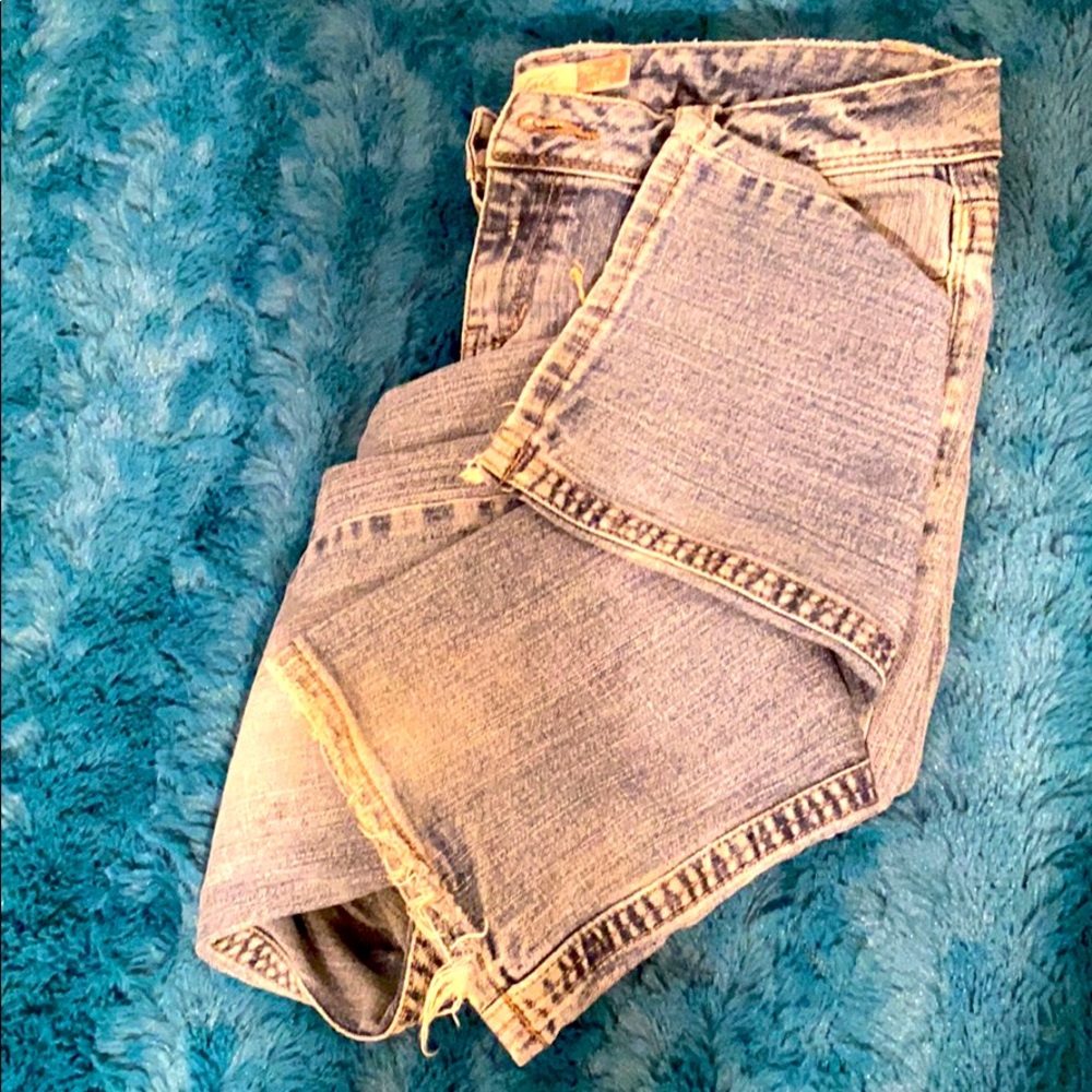 Iight-wash Aéropostal jeans
